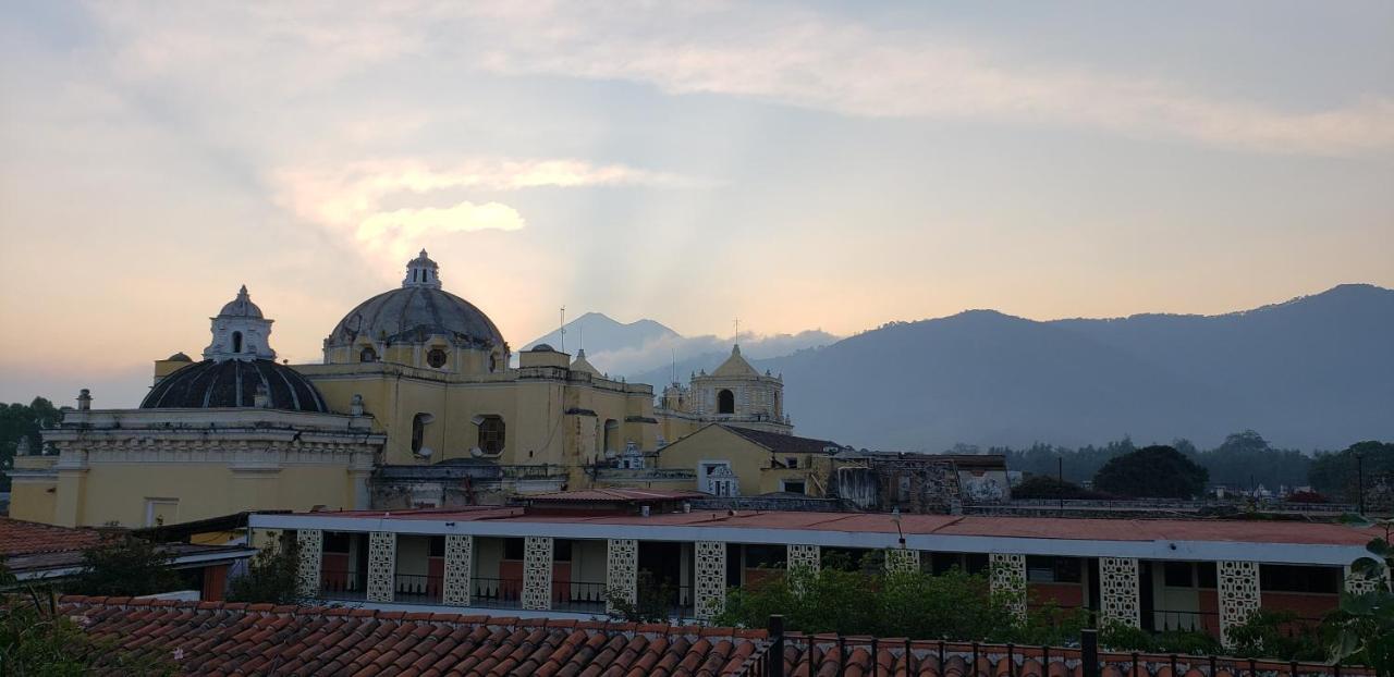 Hotel Real Antigua Buitenkant foto